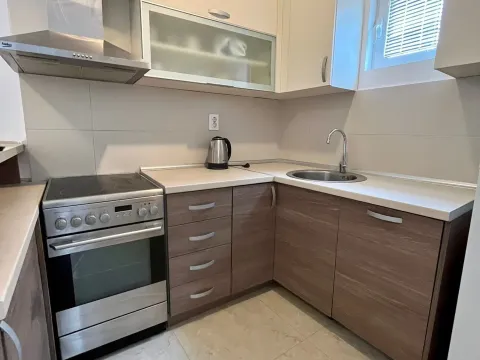 Izdavanje, dvosoban stan, 120m², Budva, Crna Gora - image 2