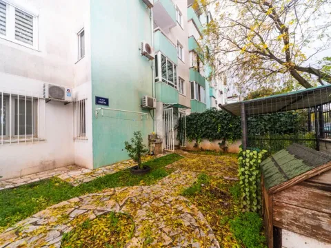 Izdavanje, dvosoban stan, 68m², Stari Aerodrom, Podgorica - image 5