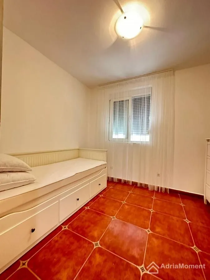 Prodaja, trosoban stan, 90m², Petrovac, Budva