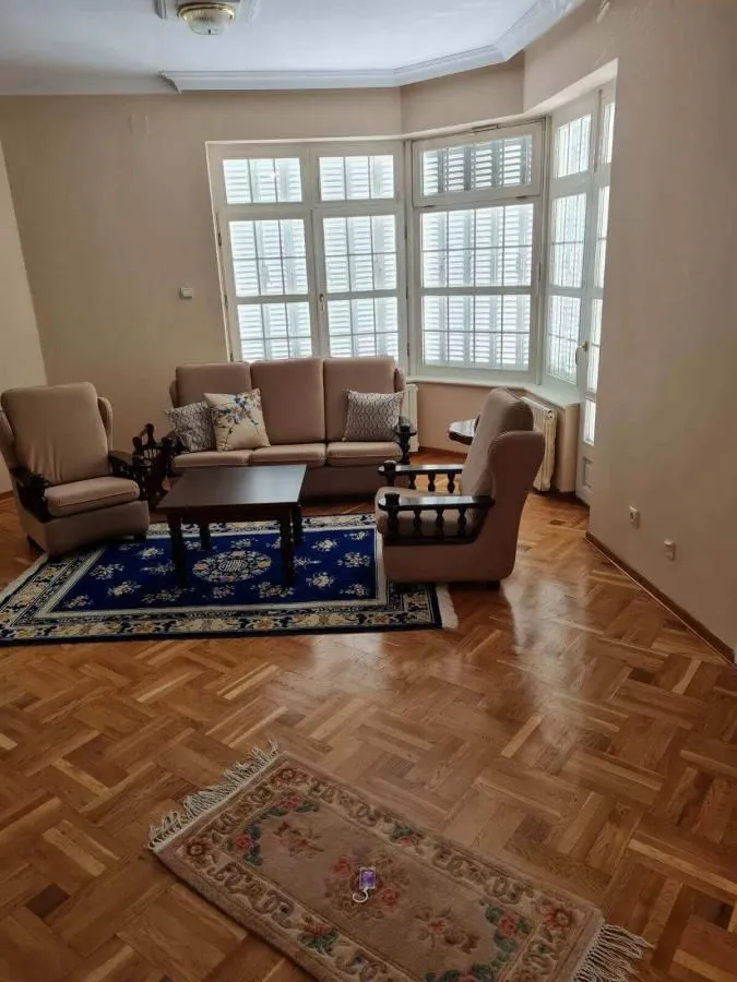Izdavanje, kuća, 400m², Savski Venac, Beograd
