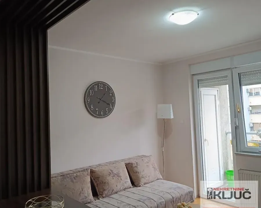 Izdavanje, garsonjera, 28m², Sajmište, Novi Sad