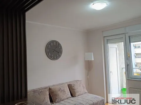 Izdavanje, garsonjera, 28m², Sajmište, Novi Sad - image 1