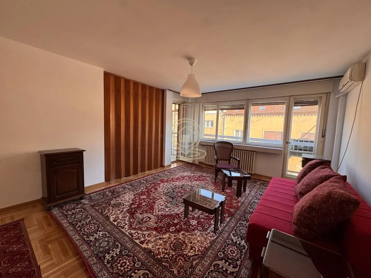 Izdavanje, trosoban stan, 78m², Kalenić Pijaca, Vračar Sve Podlokacije
