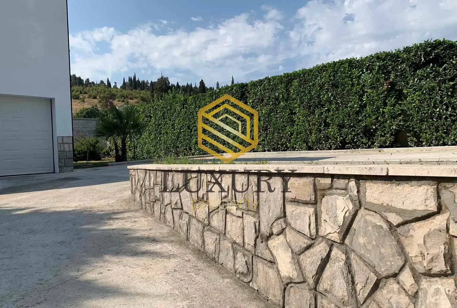 Rent, house, 406m², Pod Goricom, Podgorica