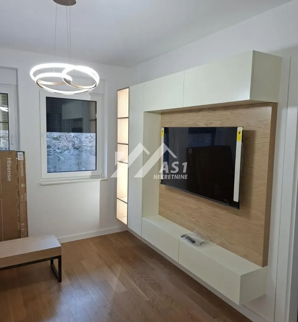 Izdavanje, jednosoban stan, 35m², Bulevar Evrope, Novi Sad Sve Podlokacije