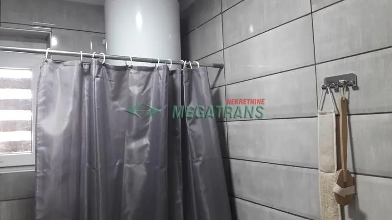 Izdavanje, četvorosoban stan, 97m², Centar, Novi Sad