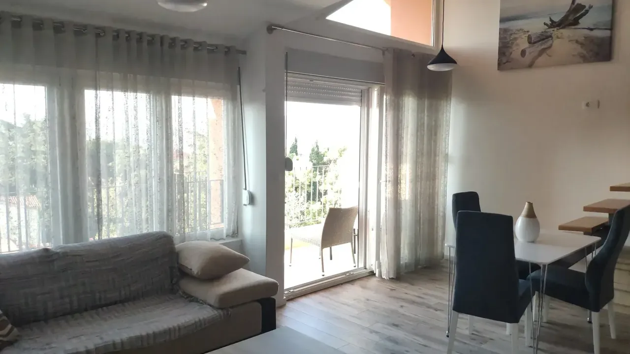 Izdavanje, stan, 45m², Tivat, Crna Gora