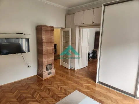 Izdavanje, trosoban stan, 82m², Stari Grad, Beograd - image 36