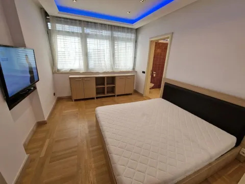 Izdavanje, četvorosoban stan, 148m², Savski Venac, Beograd - image 5