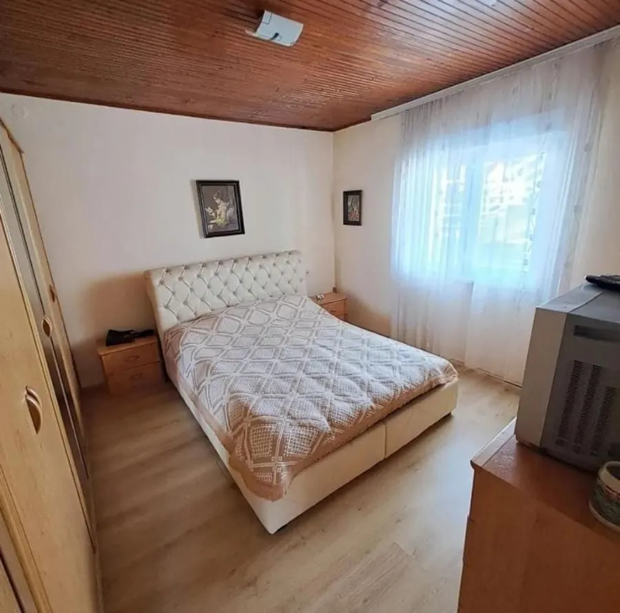 Izdavanje, kuća, 130m², Tološi, Podgorica
