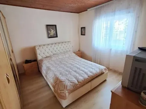 Izdavanje, kuća, 130m², Tološi, Podgorica - image 5