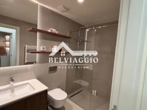 Izdavanje, trosoban stan, 76m², Grad, Kotor - image 9