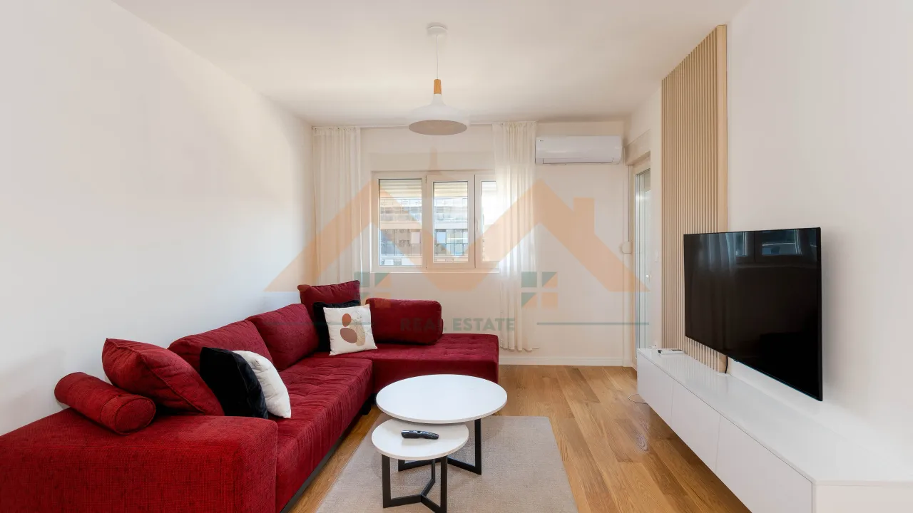 Izdavanje, jednosoban stan, 50m², Central Point, Podgorica