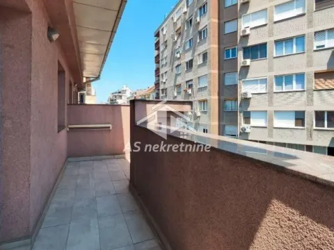 Izdavanje, trosoban stan, 128m², Stari Grad, Beograd - image 13