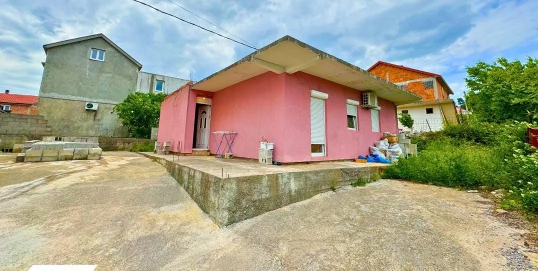 Prodaja, kuća, 100m², Malo Brdo, Podgorica