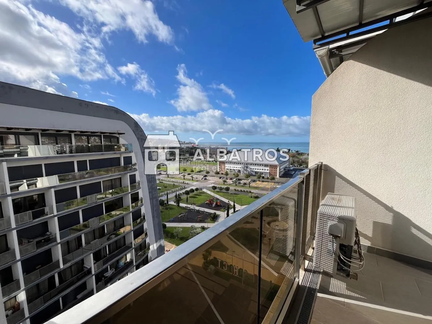 Prodaja, jednosoban stan, 65m², Soho City, Bar