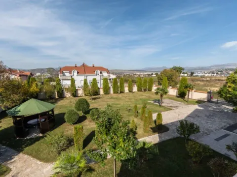 Izdavanje, kuća, 370m², Zabjelo, Podgorica - image 11