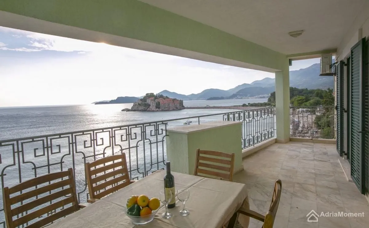 Sale, three bedroom apartment, 90m², Sveti Stefan, Budva