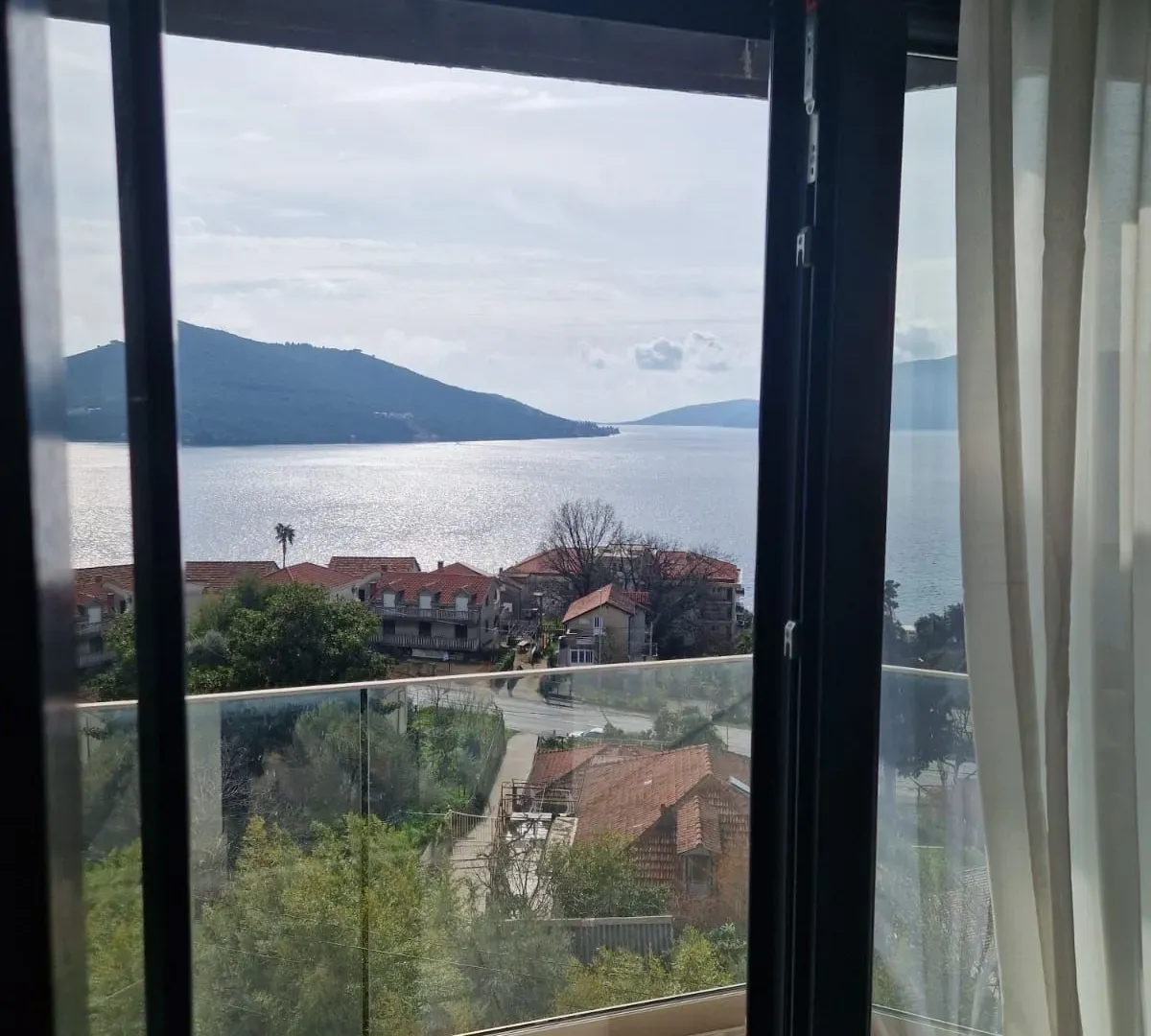 Izdavanje, jednosoban stan, 43m², Kumbor, Herceg Novi
