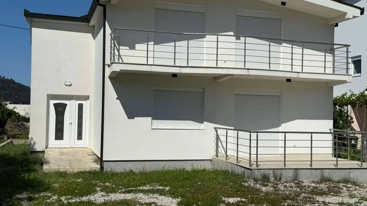 Rent, house, 200m², Polje, Bar