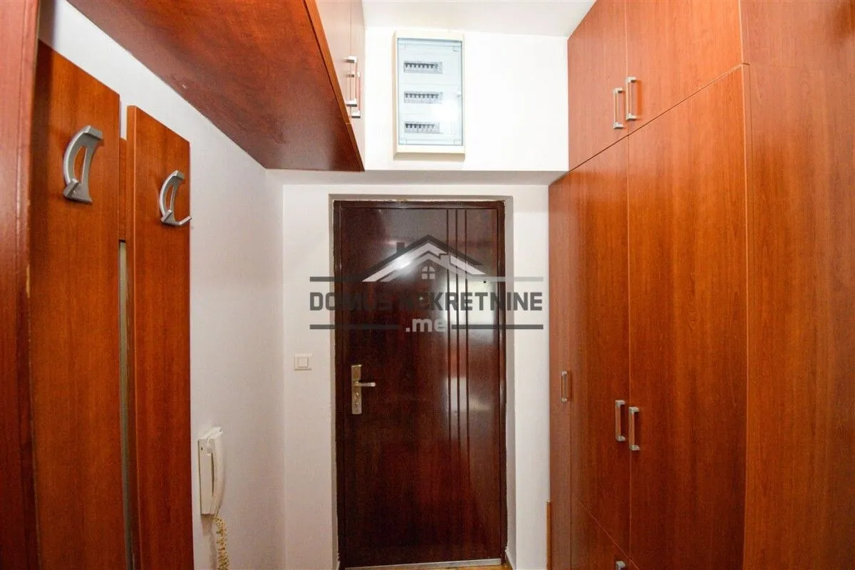 Izdavanje, jednosoban stan, 42m², Blok 6, Podgorica