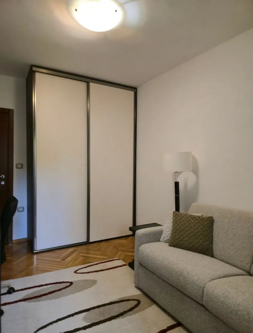 Izdavanje, dvosoban stan, 72m², Blok 6, Podgorica