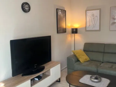 Rent, one bedroom apartment, 45m², Bečići, Budva