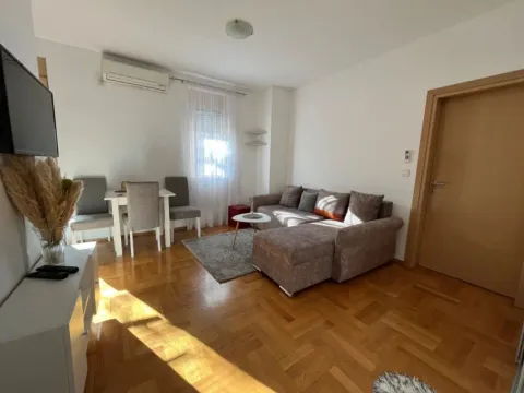 Izdavanje, jednosoban stan, 36m², Stari Aerodrom, Podgorica - image 10