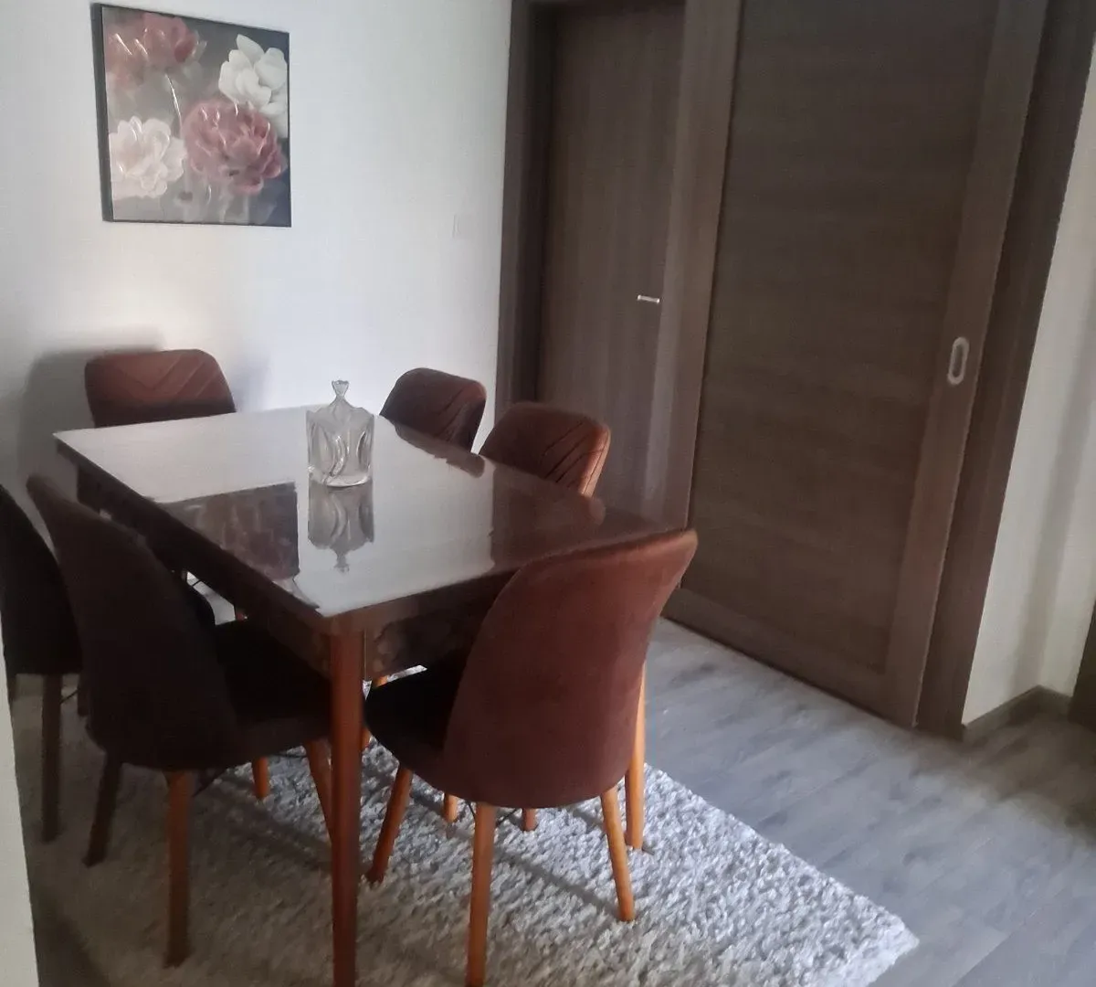 Izdavanje, trosoban stan, 130m², Stari Aerodrom, Podgorica