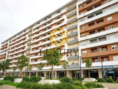 Izdavanje, poslovni prostor, 20m², Central Point, Podgorica - image 1