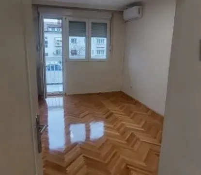 Izdavanje, poslovni prostor, 89m², Centar, Podgorica - image 6