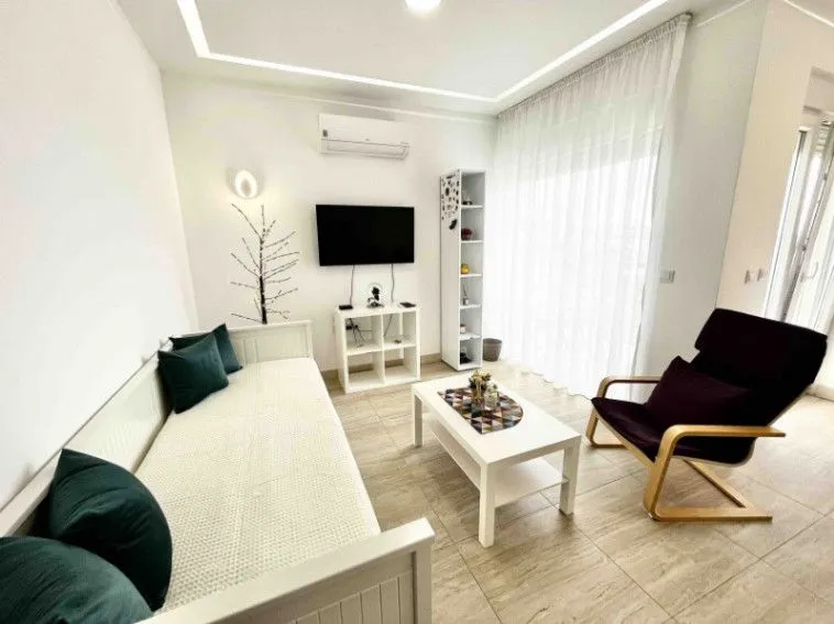 Izdavanje, jednosoban stan, 57m², Ilino, Bar