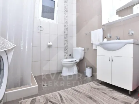 Izdavanje, dvosoban stan, 90m², Dalmatinska ulica, Podgorica - image 11