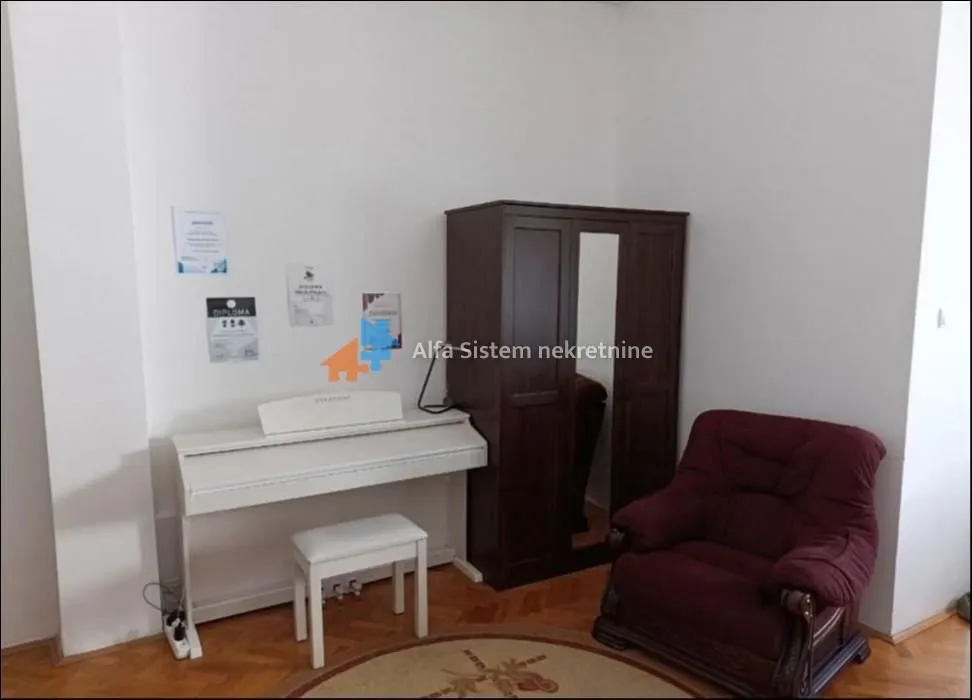Izdavanje, trosoban stan, 80m², Savski Venac, Beograd