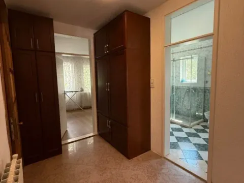Izdavanje, trosoban stan, 150m², Tivat, Crna Gora - image 9