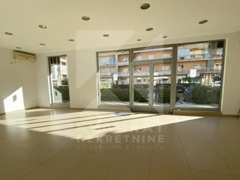 Rent, office space, 145m², City Kvart, Podgorica - image 1