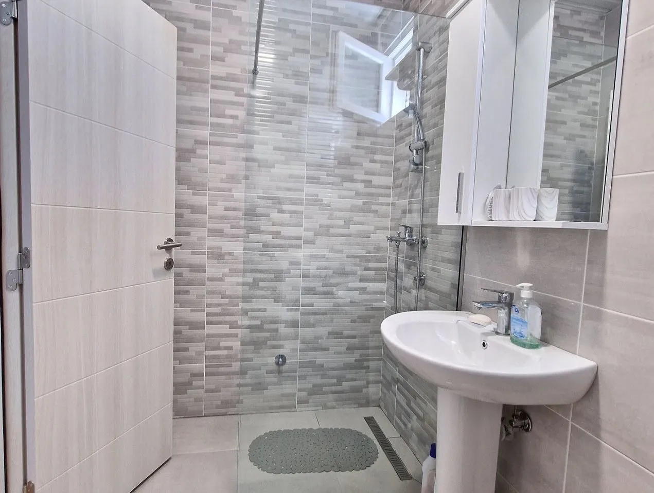 Rent, one bedroom apartment, 47m², Bečići, Budva