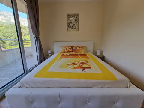 Rent, two bedroom apartment, 81m², Bečići, Budva - image 11
