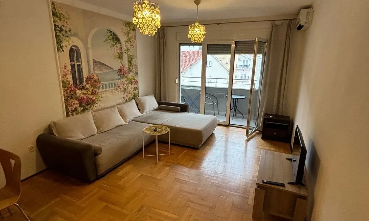 Izdavanje, jednosoban stan, 52m², Budva, Crna Gora