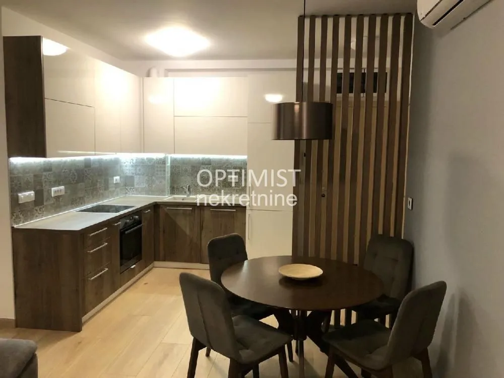 Izdavanje, trosoban stan, 65m², Crveni Krst, Beograd