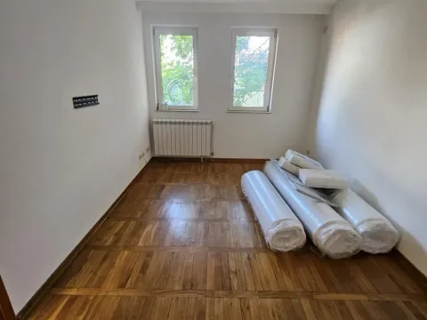 Izdavanje, kuća, 343m², Slavujev Venac, Zvezdara Sve Podlokacije - image 16
