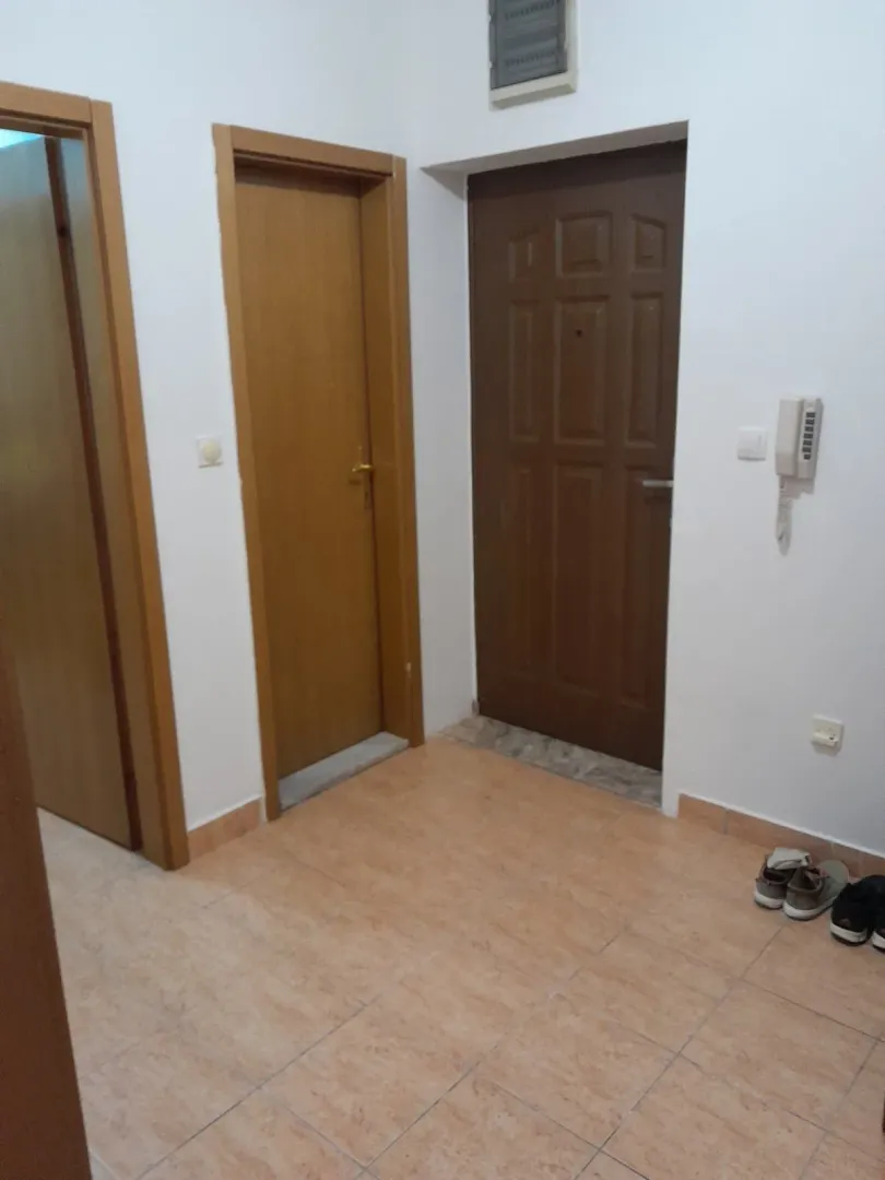 Izdavanje, trosoban stan, 74m², Zagorič, Podgorica
