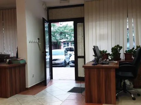 Rent, office space, 81m², Podgorica, Crna Gora