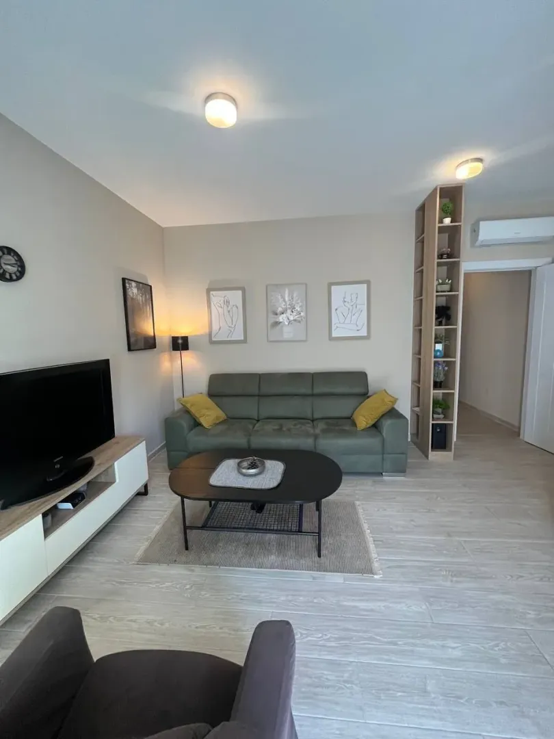 Rent, one bedroom apartment, 45m², Bečići, Budva