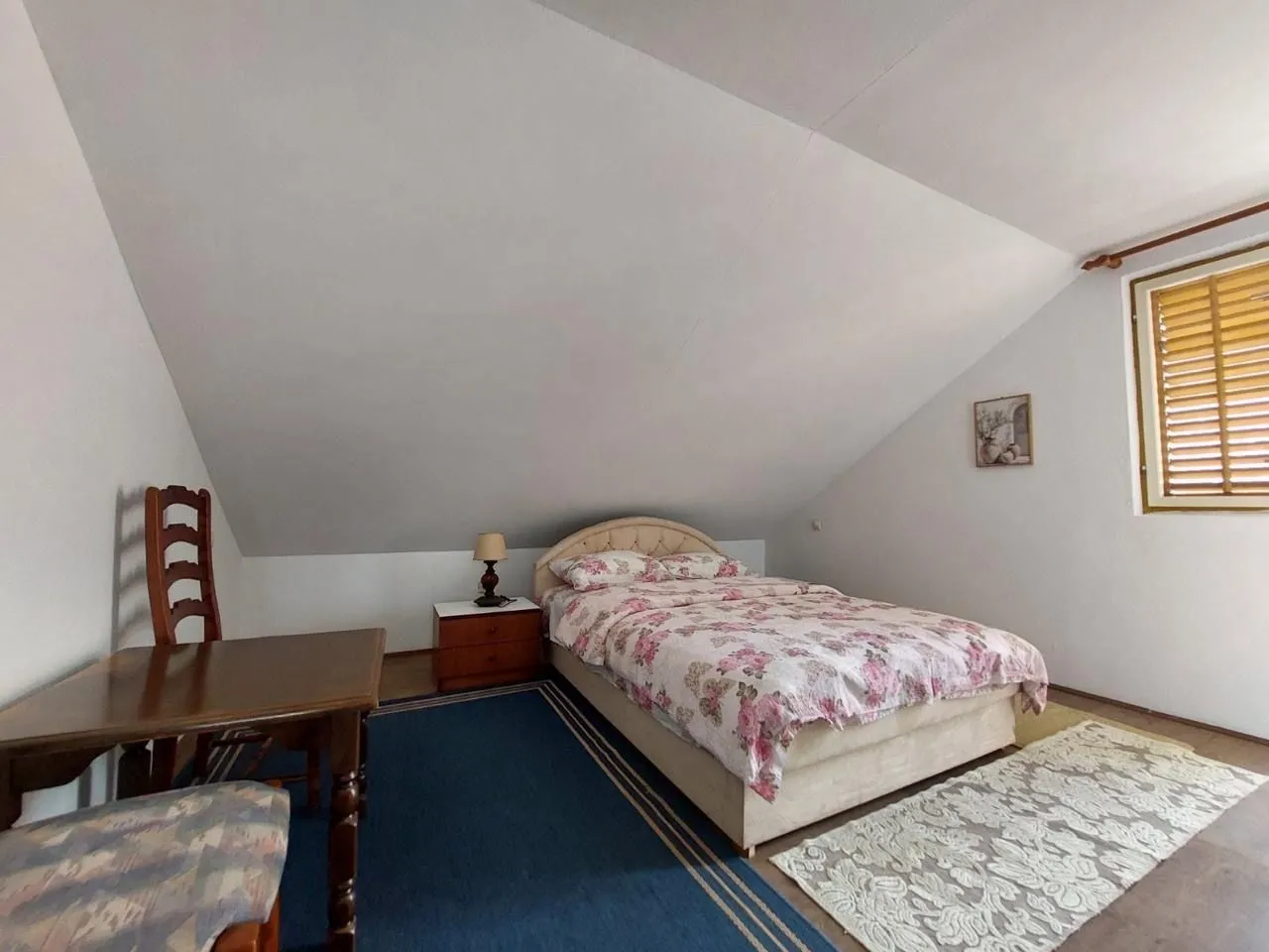 Izdavanje, dvosoban stan, 80m², Kalimanj, Tivat