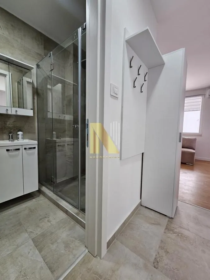 Izdavanje, jednosoban stan, 34m², Bulevar Evrope, Novi Sad Sve Podlokacije