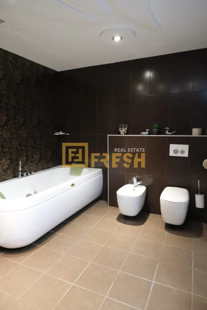 Rent, four bedroom apartment, 178m², Tološi, Podgorica