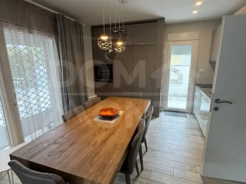 Izdavanje, dvosoban stan, 75m², Centar, Tivat - image 5