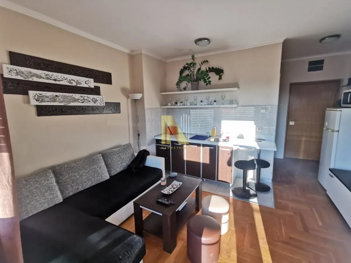 Prodaja, garsonjera, 23m², Bulevar Oslobodjenja, Novi Sad Sve Podlokacije