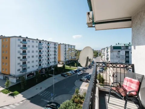 Izdavanje, jednosoban stan, 62m², Pobrežje, Podgorica - image 13